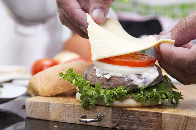 Come cucinare gli hamburger: errori che non sono consentiti