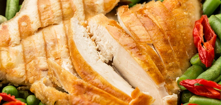 Petto di pollo morbido: i segreti per non farlo seccare